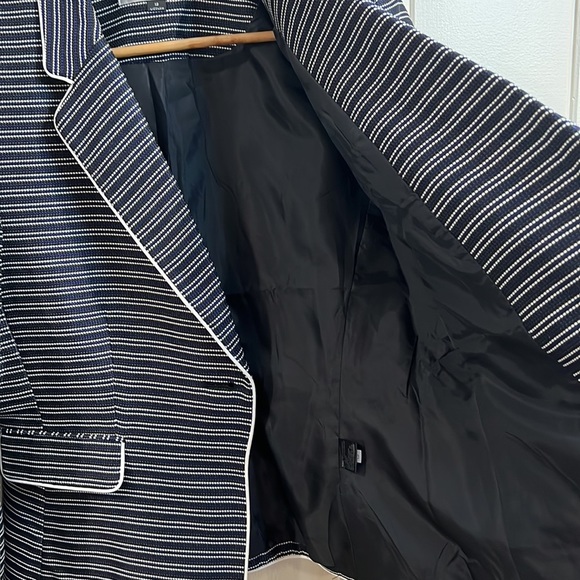 Tahari blue and black jacket coat; great for work - Picture 7 of 9